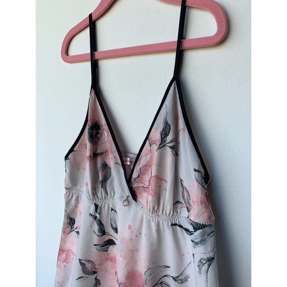 XS, La Vie En Rose, pink & black floral sleep top - Picture 2 of 7